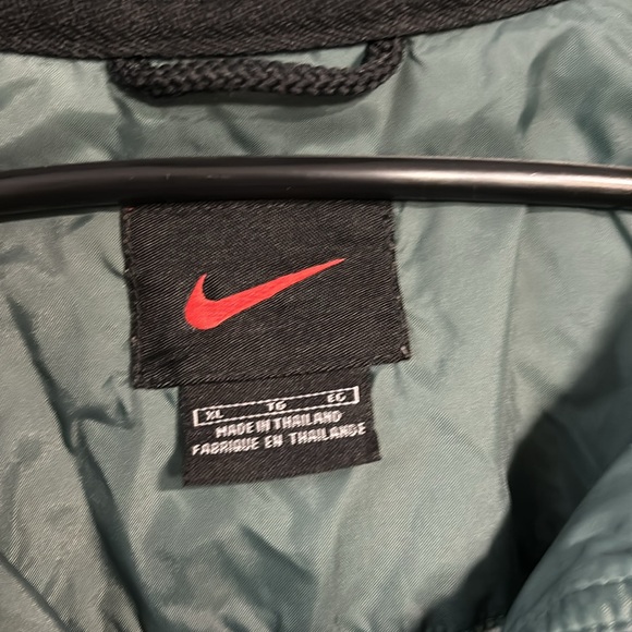 Vintage Nike windbreaker jacket - Picture 2 of 4